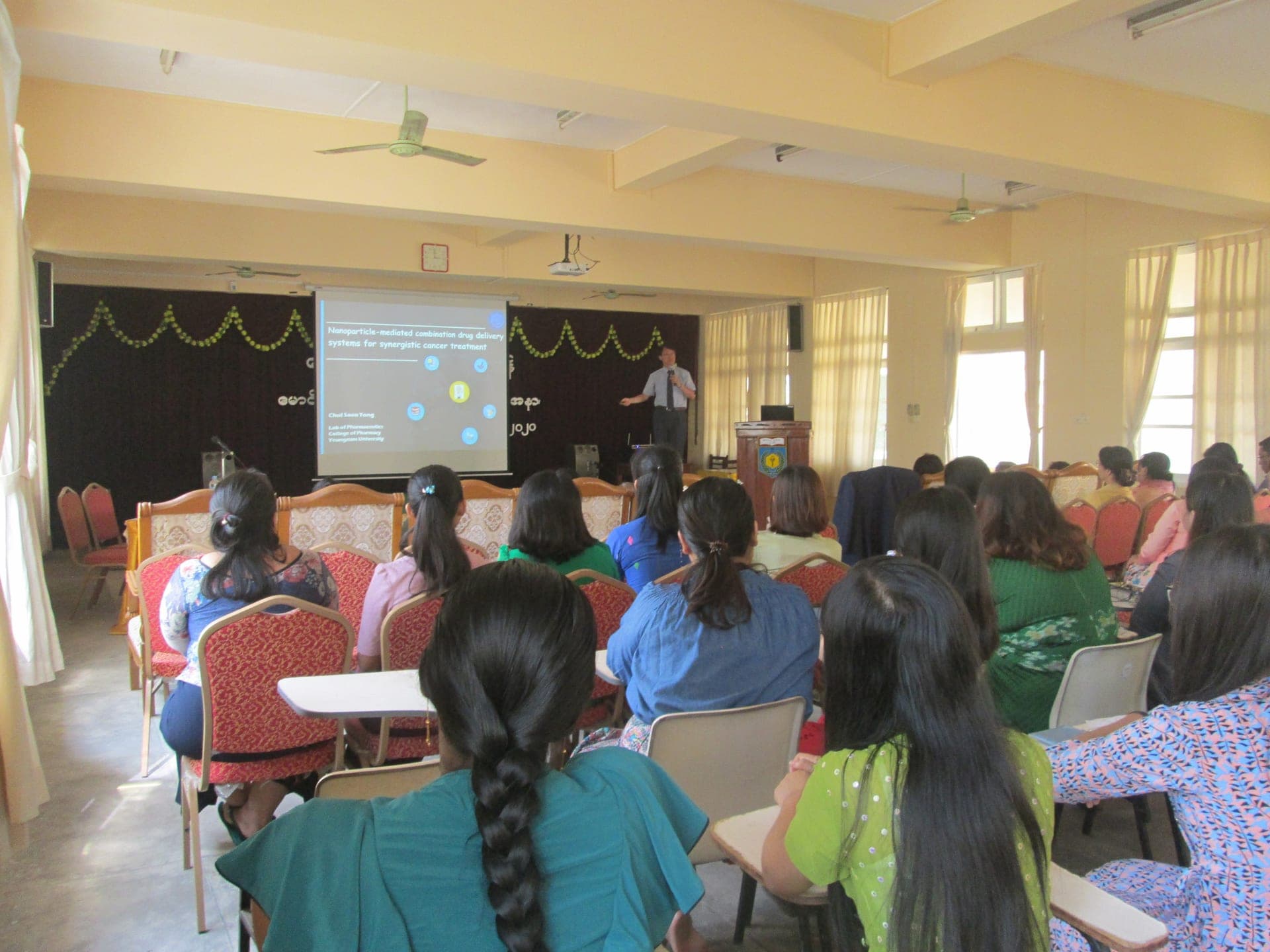 Visiting Lecture "Nanoparticle-mediated combination drug delivery  systems for synergistic cancer treatment"